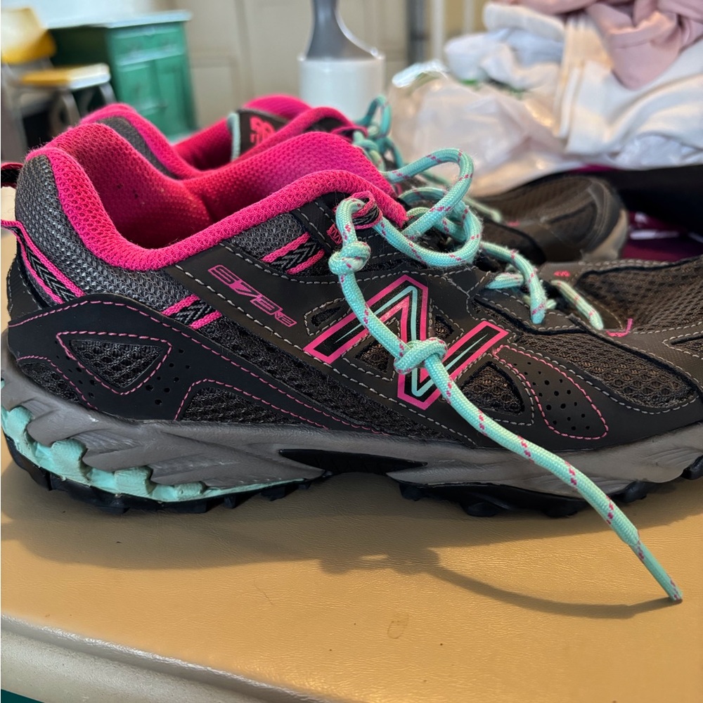 New Balance trail sneakers 9.5 very good condition